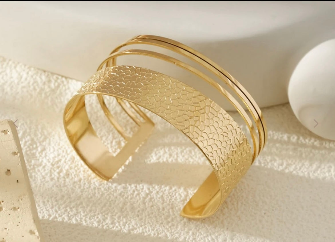 Bracelet manchette doré