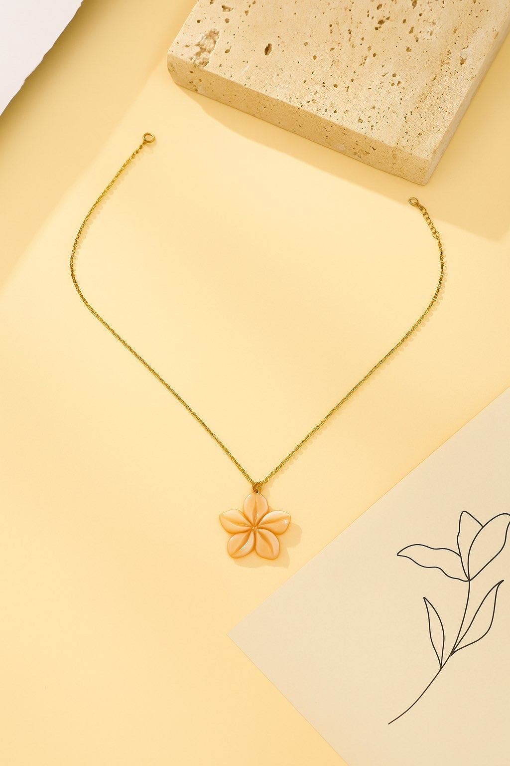 Collier fleur de tiaré