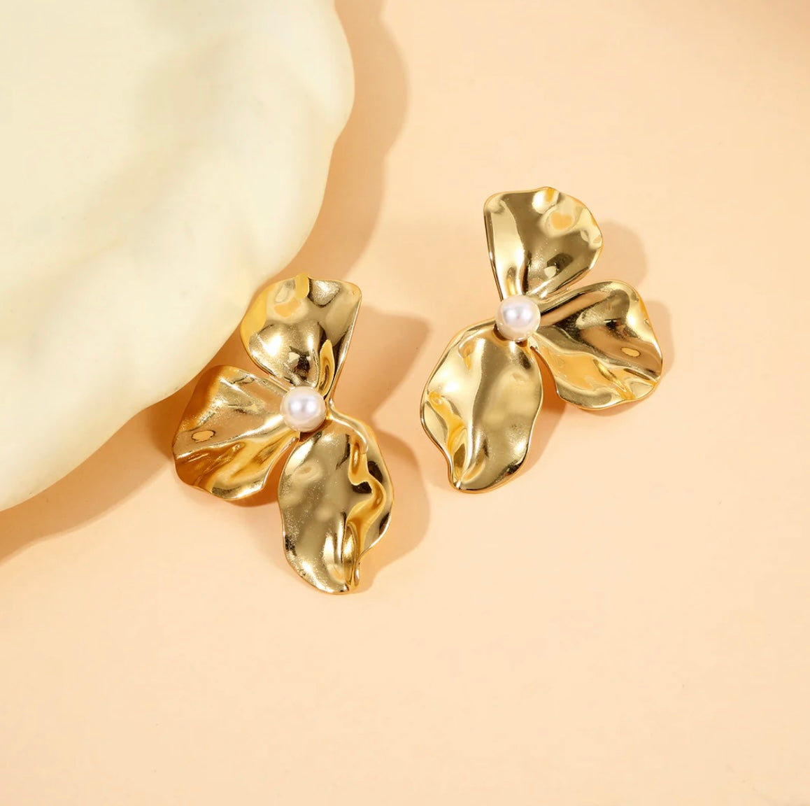 Boucle d’oreille demie fleur