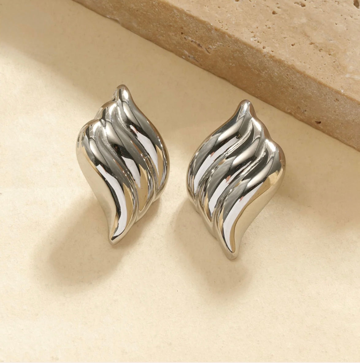 Boucle d’oreille vague