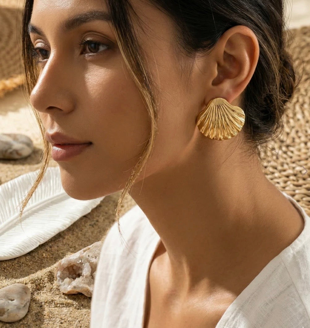 Boucle d’oreille coquillage doré