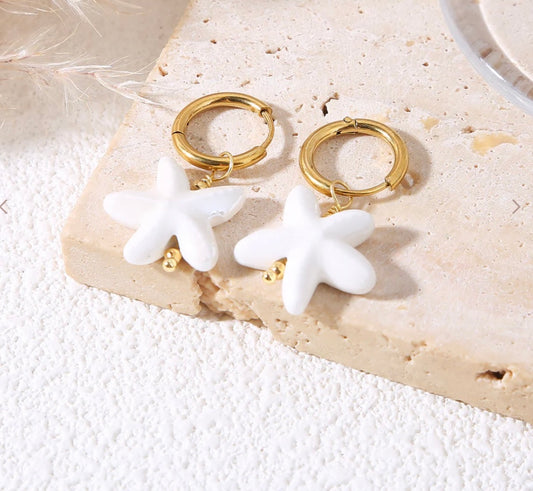 Boucle d’oreille étoile de mer blanche