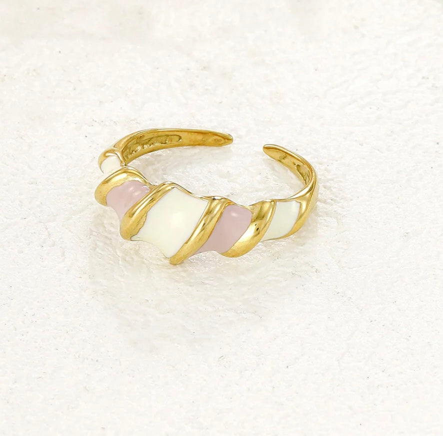 Bague torsadée mauve