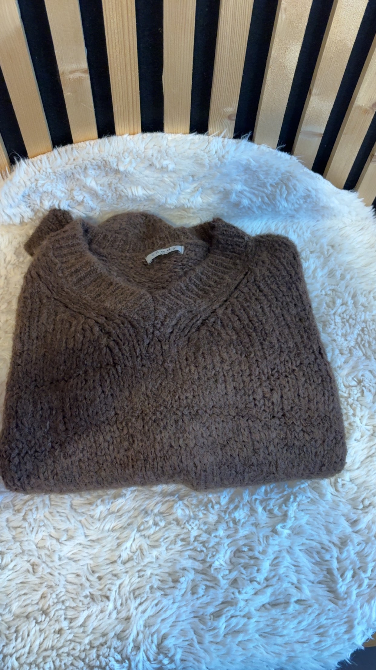 Pull marron col V 🤎