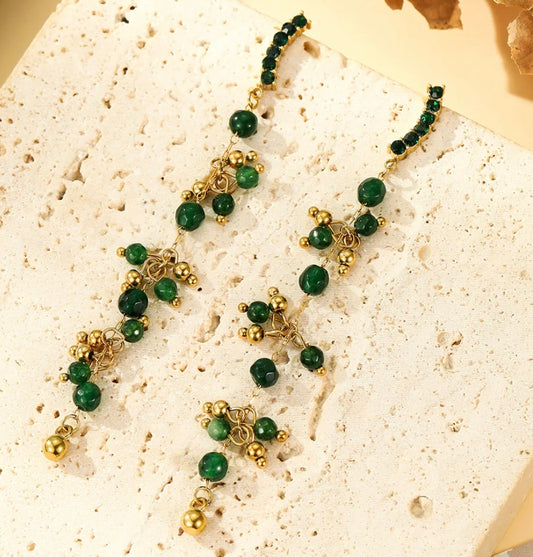 Boucle d’oreille longue perle verte et doré