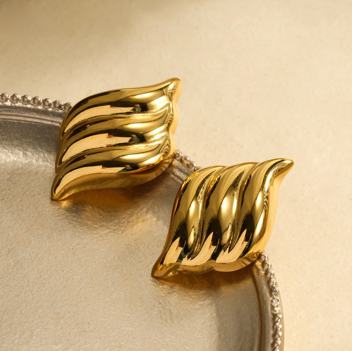 Boucle d’oreille vague