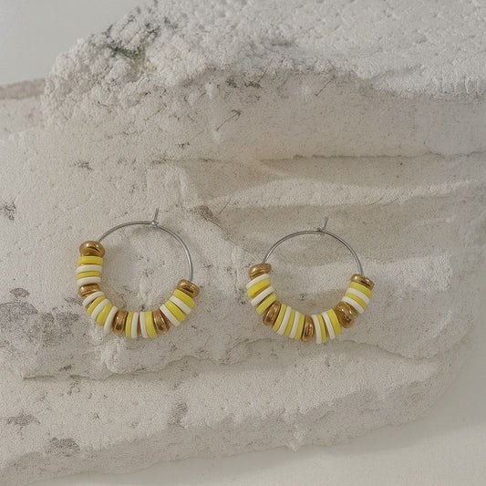 Boucle d’oreille perle plate jaune
