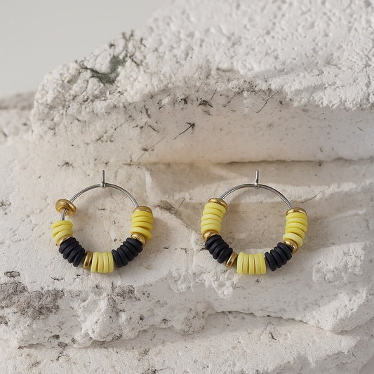 Boucle d’oreille perle plate jaune et noir