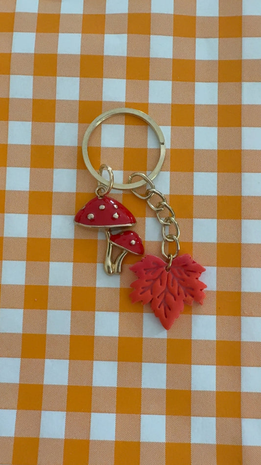 Porte clés feuille champignons rouge