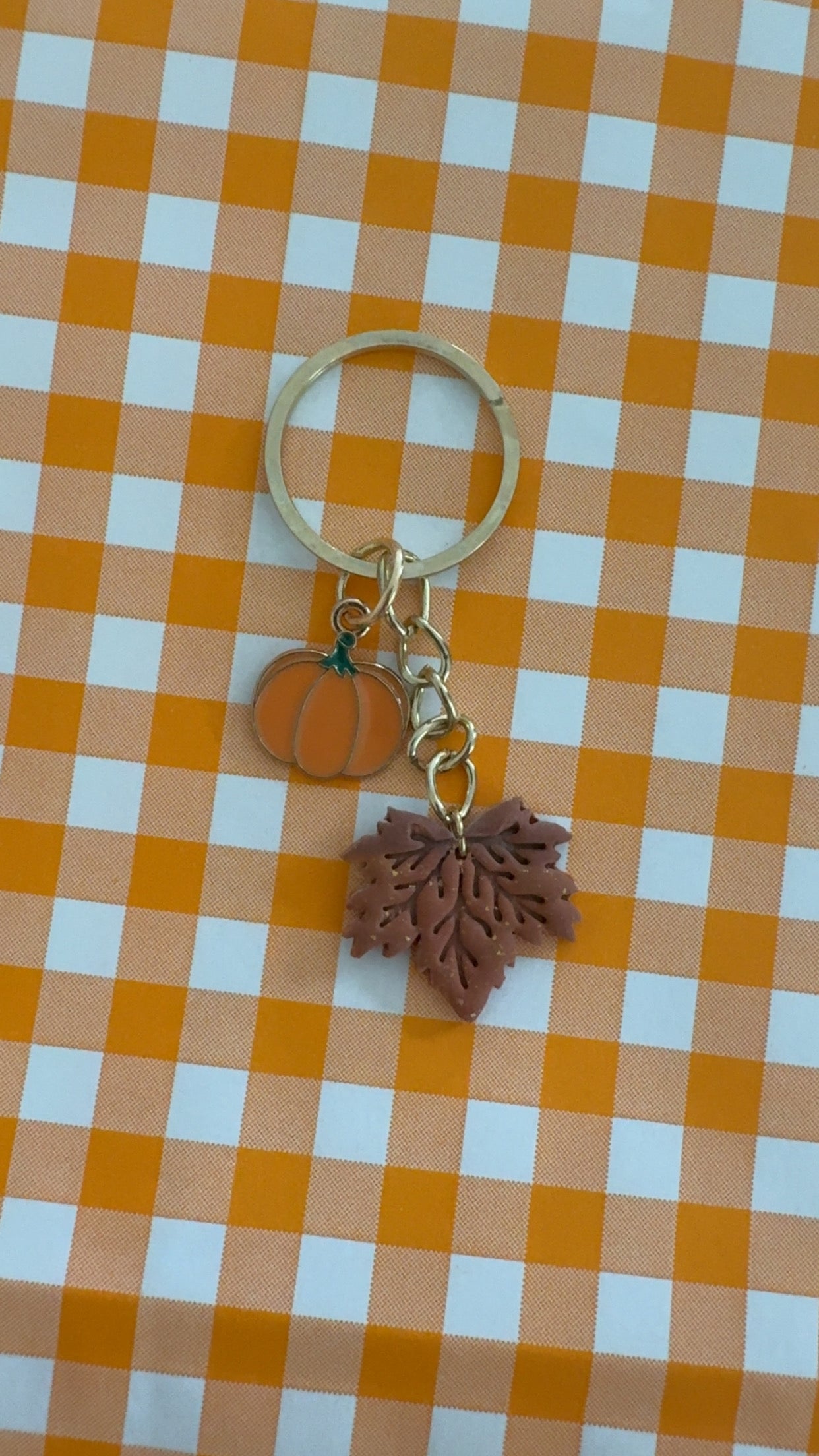 Porte clés feuille citrouille